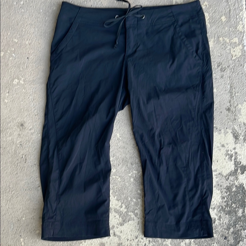 Like new Columbia Black Athletic capris Classic Fit